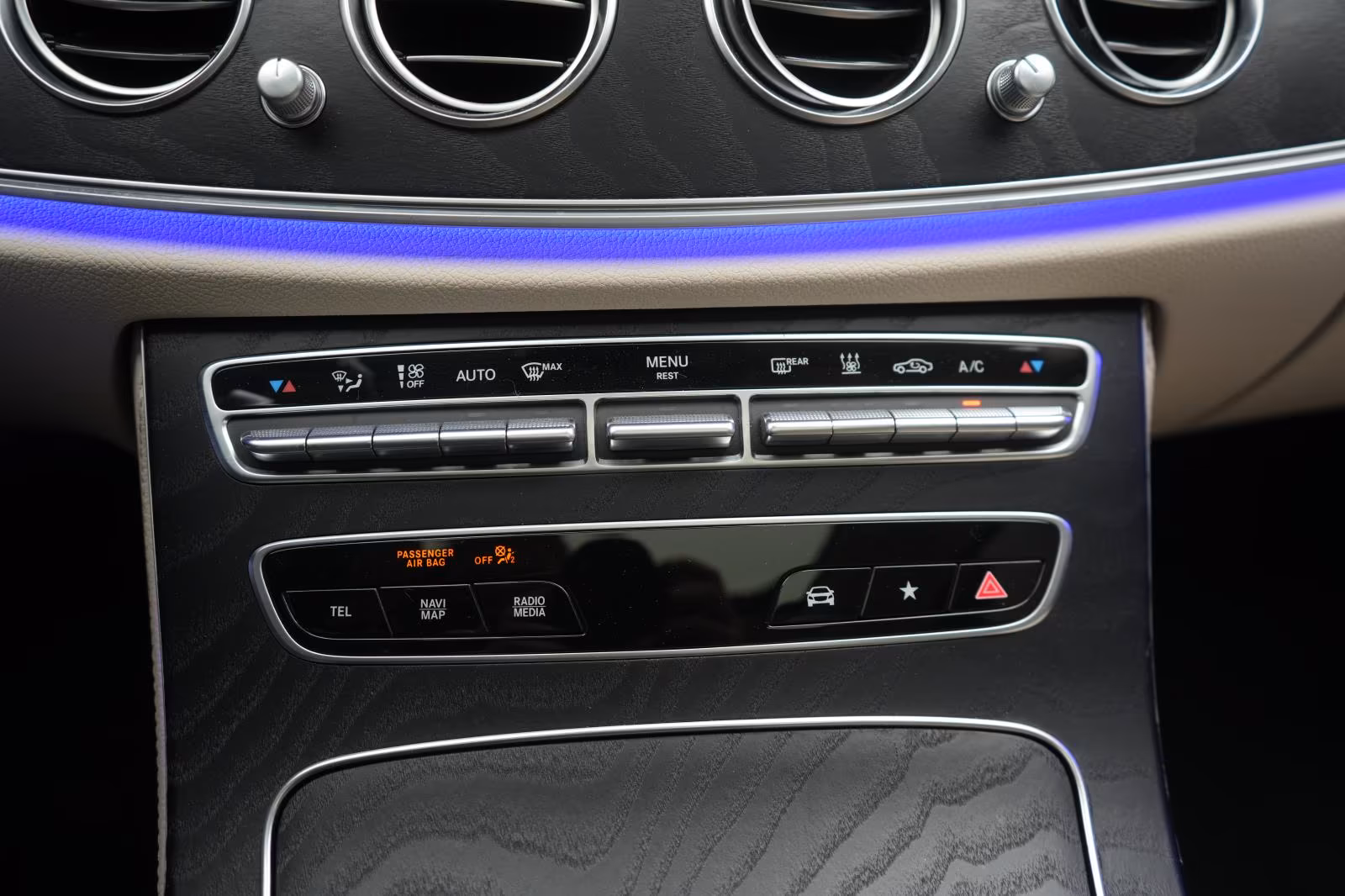 (B-368) Mercedes-Benz(Hybrid) E 300 de 4Matic T 9G-Tronic Avantgarde Distronic - Image 25