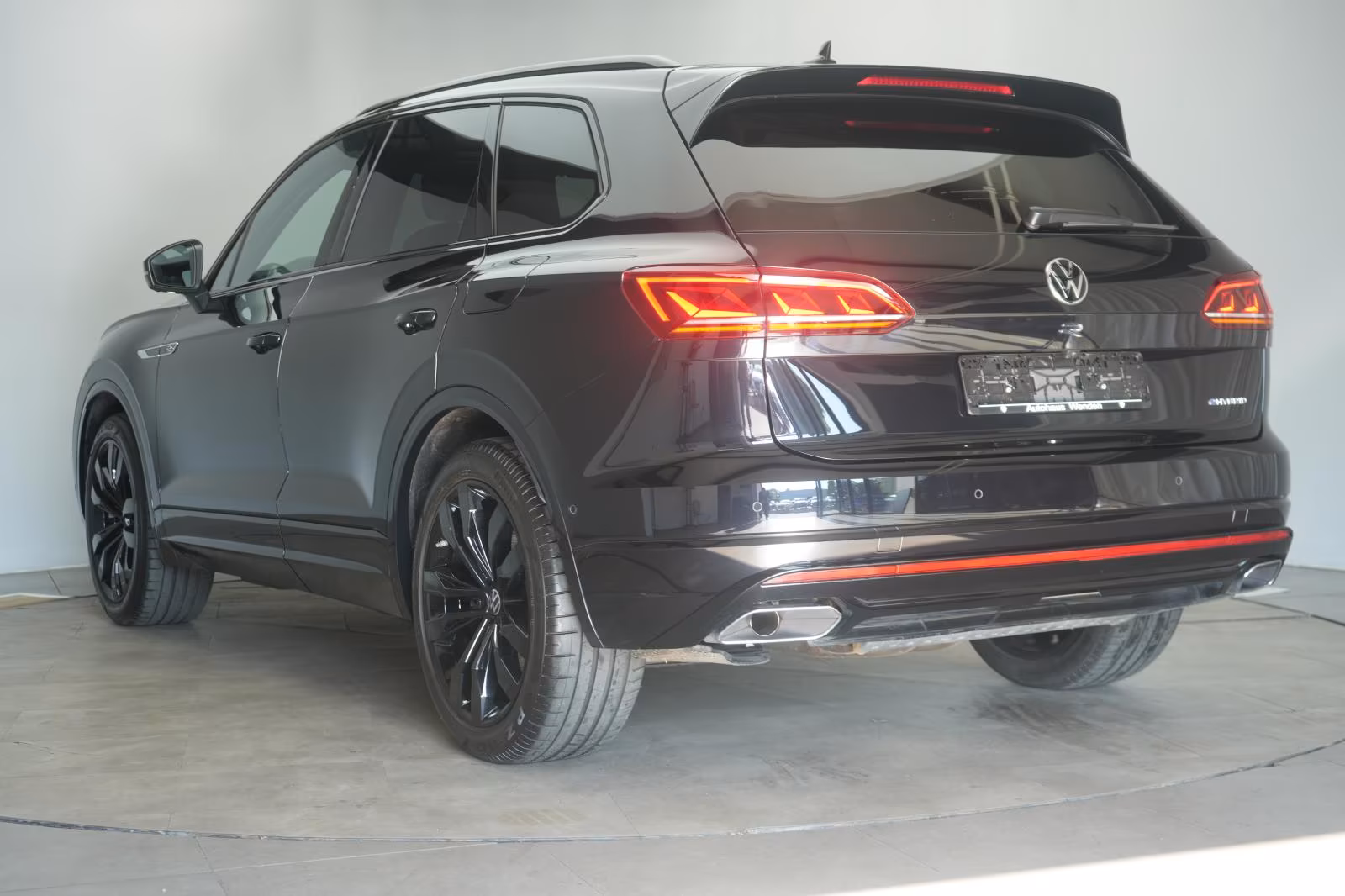 (B-401) Volkswagen Touareg R 4 Motion 3.0 eHybrid Leder/ACC/Night/H - Image 4