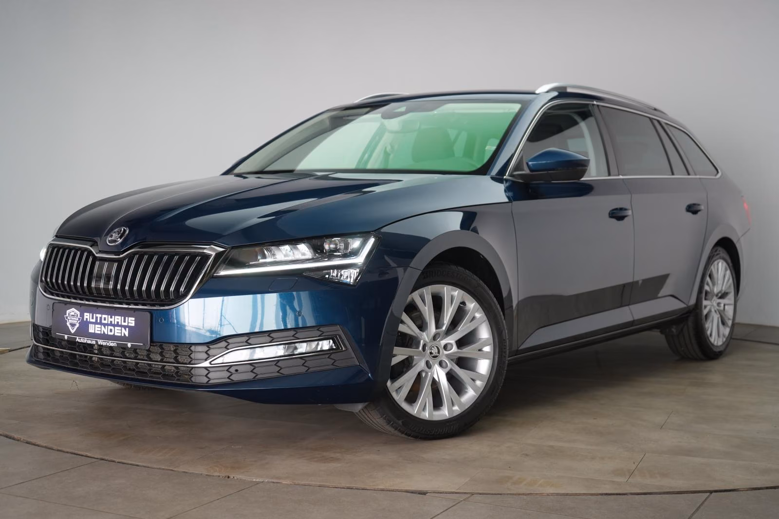 (B-630) Skoda Superb Combi 2.0 TDI DSG Style Kamera/ACC/LED/Na - Image 3
