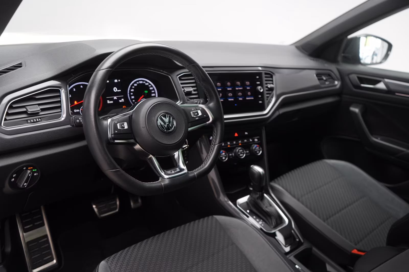(B-629) Volkswagen T-Roc 1.5 TSI DSG R line Appconnect/Lane/Pano/Si - Image 8