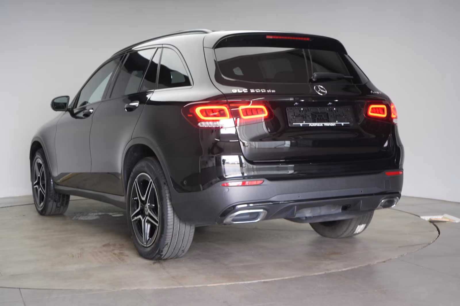 (B-297) Mercedes-Benz(Hybrid) GLC 300 de 4Matic AMG Distronic/kamera/Pano/ - Image 4