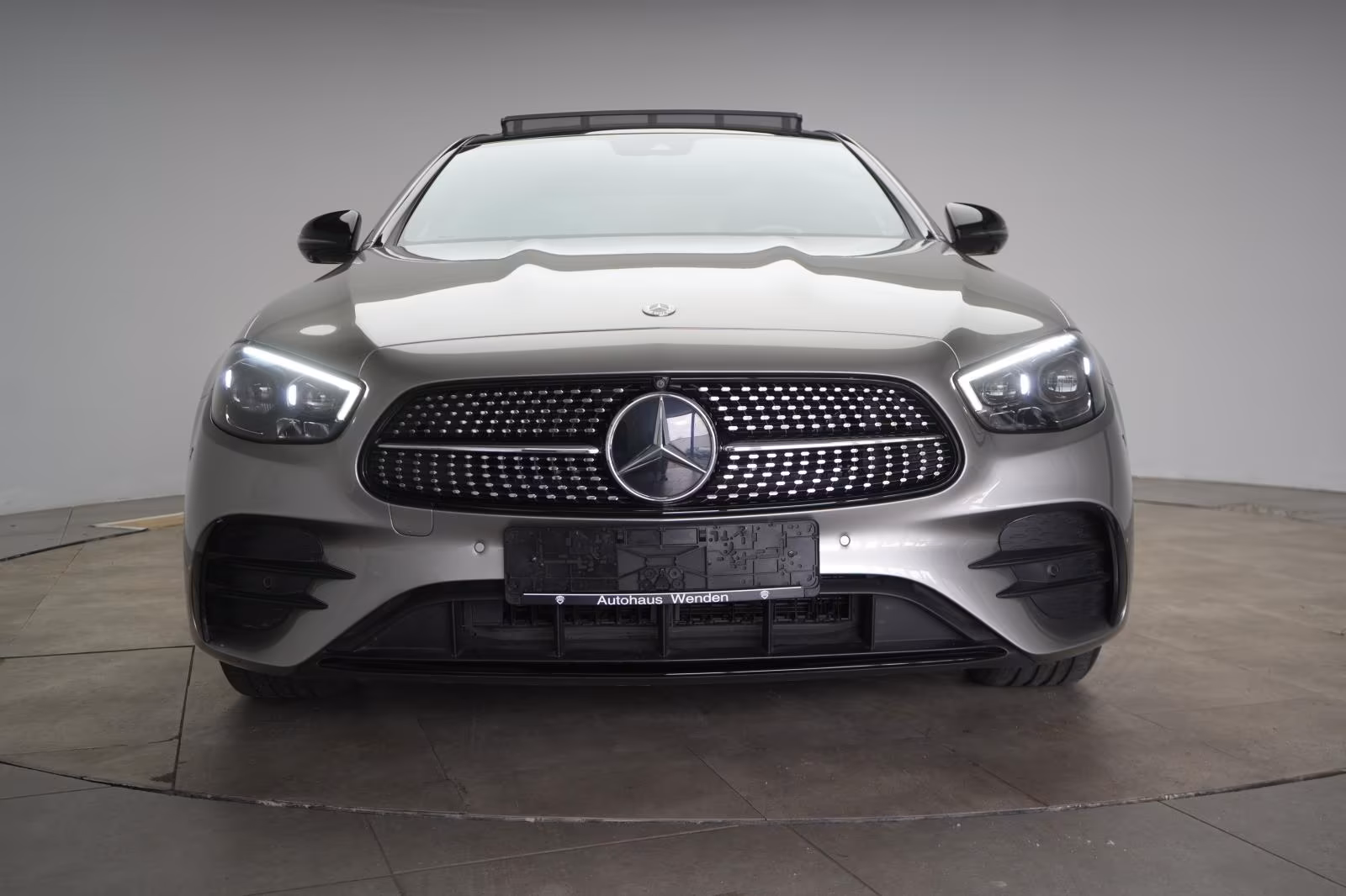 (B-093) Mercedes-Benz(Hybrid) E 300 e 9G-Tronic AMG Line - Image 2