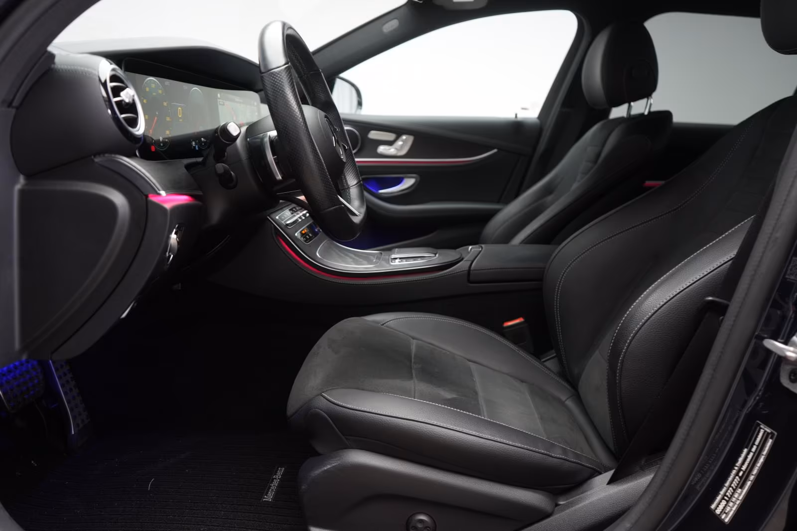 (B-259) Mercedes-Benz(Hybrid) E 300 e T 9G-Tronic AMG Distronic/Kamera/AHK/L - Image 6