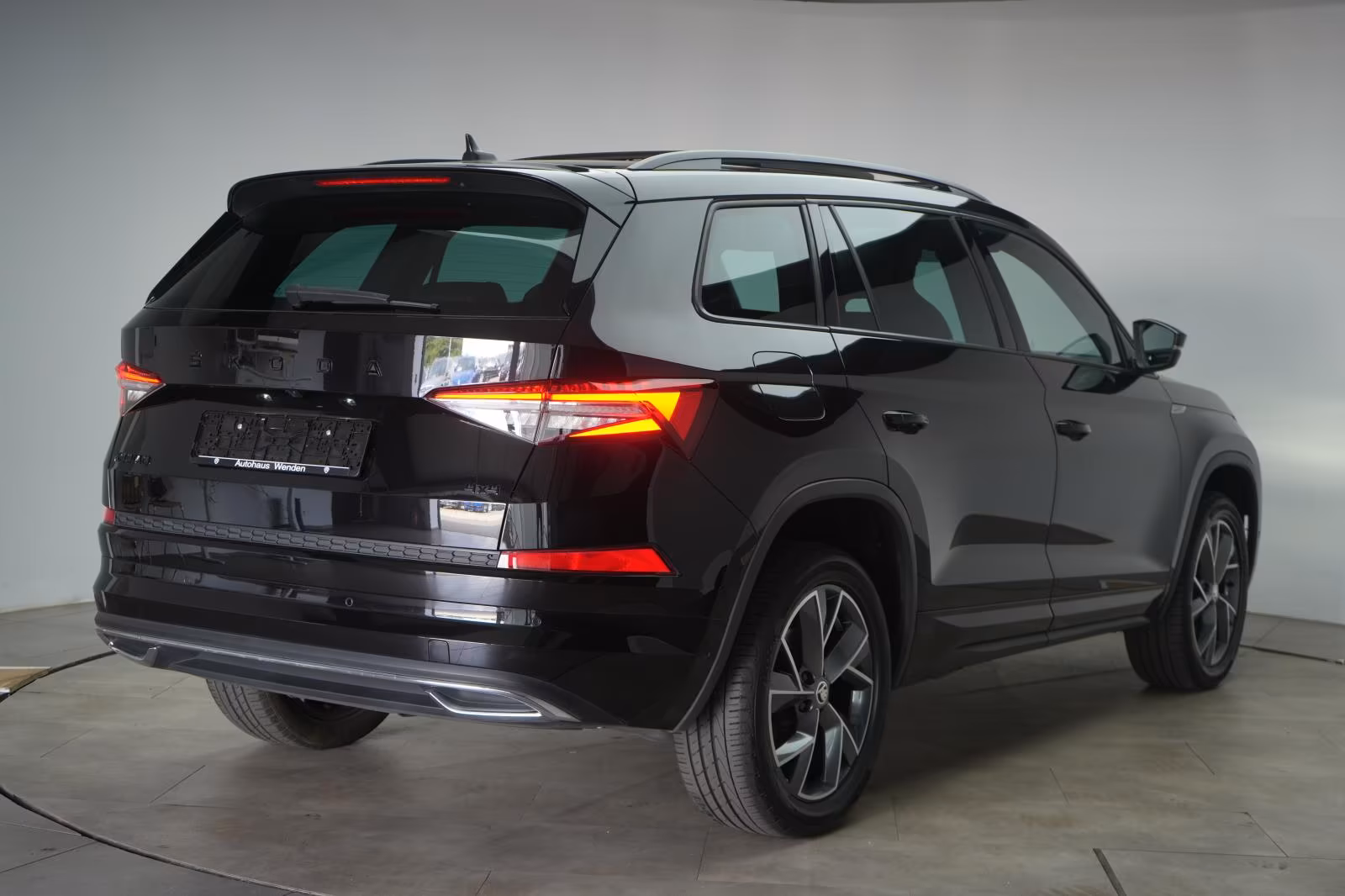 (B-725) Skoda Kodiaq 2.0 TDI 4x4 DSG Sportline Leder/ACC/Kamer - Image 5