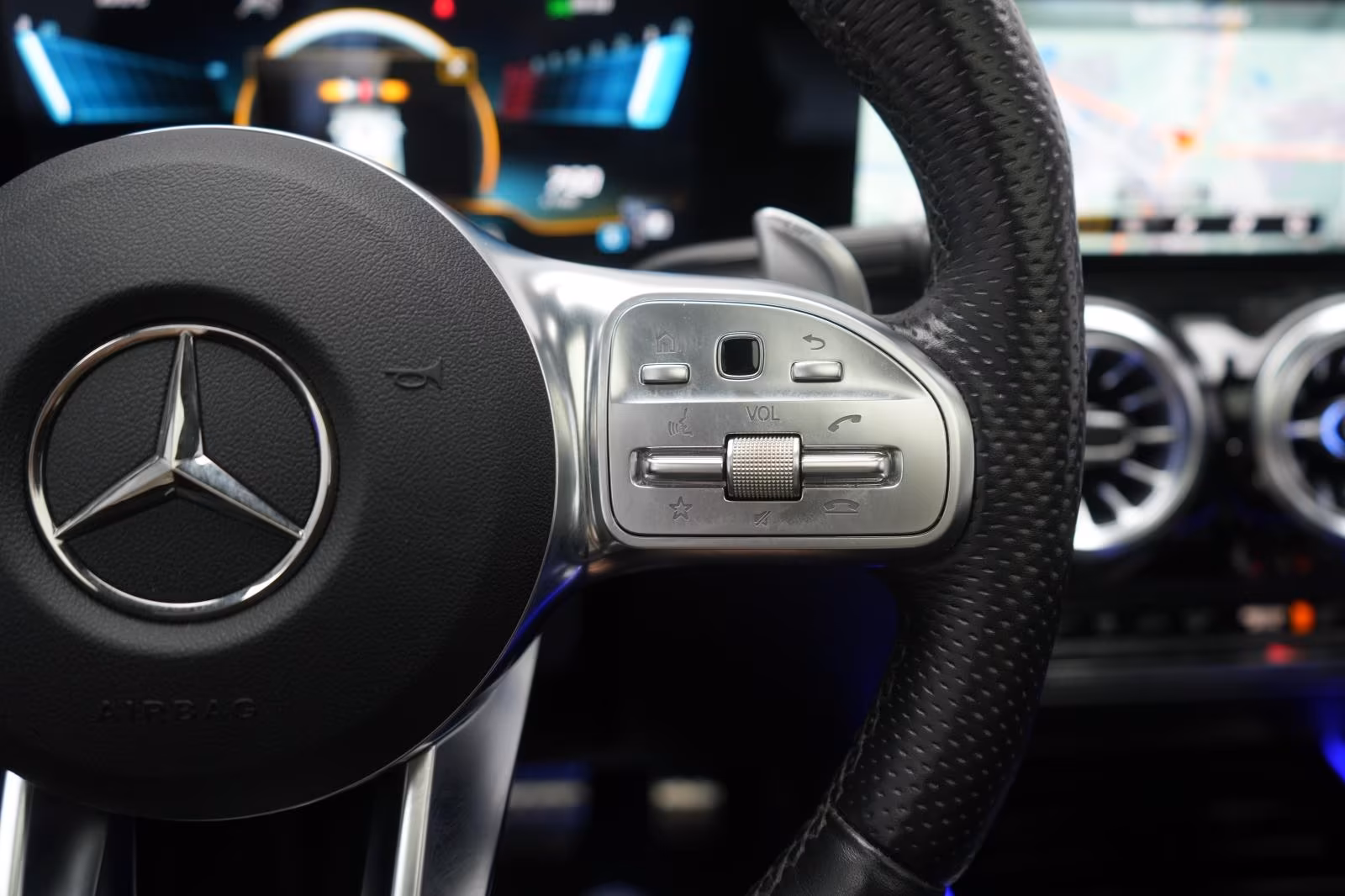 (B-086) Mercedes-Benz GLA 35 AMG 4Matic Pano/STHZ/HUD/360Kamera - Image 27