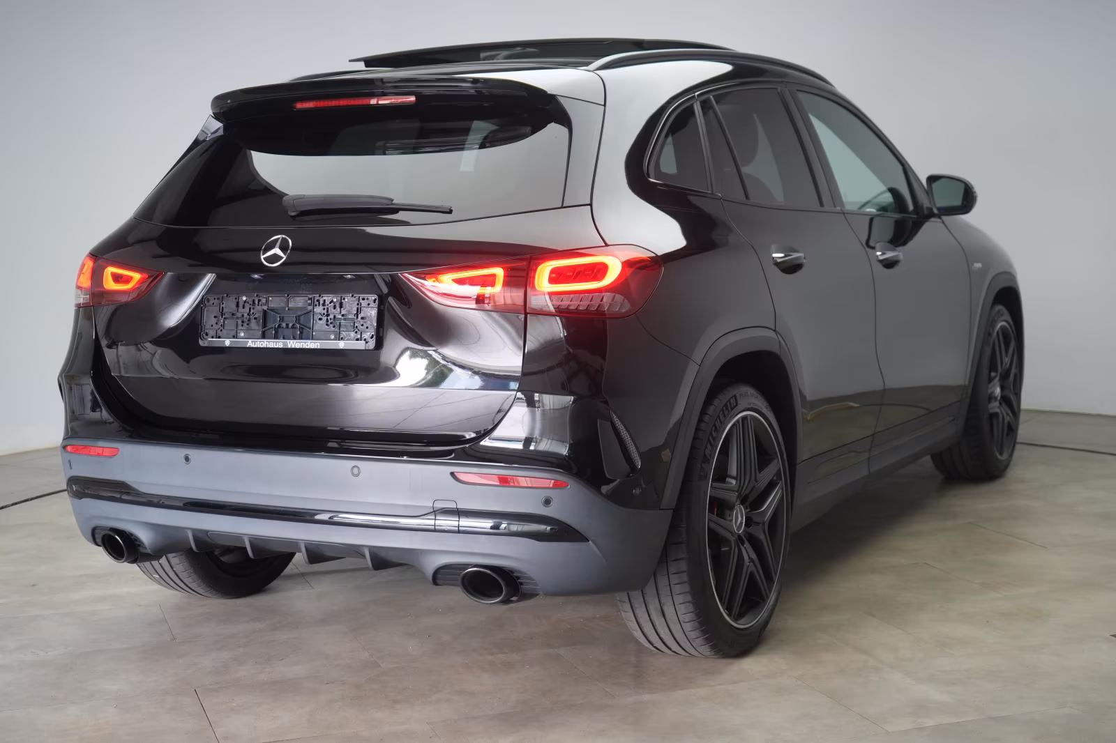 (B-086) Mercedes-Benz GLA 35 AMG 4Matic Pano/STHZ/HUD/360Kamera - Image 5