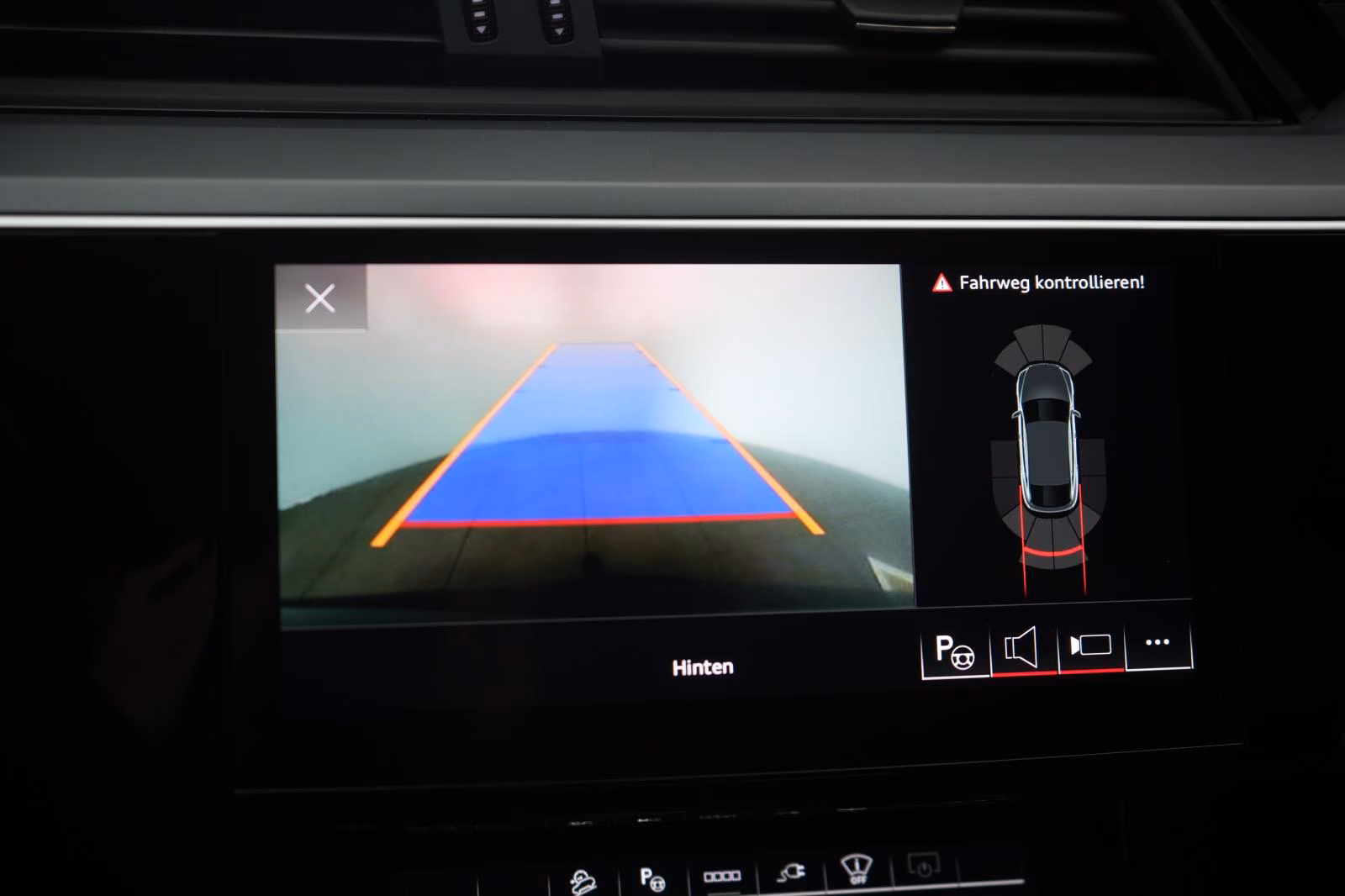 (B-653) Audi Q8 e-tron Sportback 55 quattro advanced - Image 21