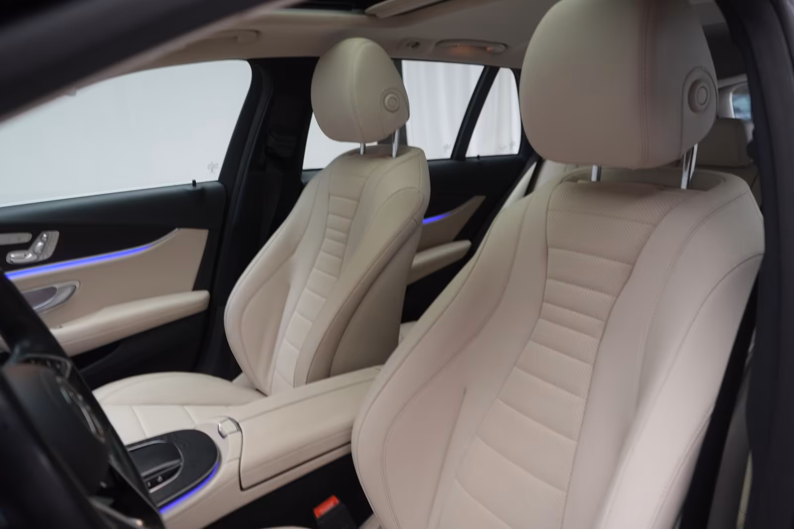 (B-368) Mercedes-Benz(Hybrid) E 300 de 4Matic T 9G-Tronic Avantgarde Distronic - Image 7
