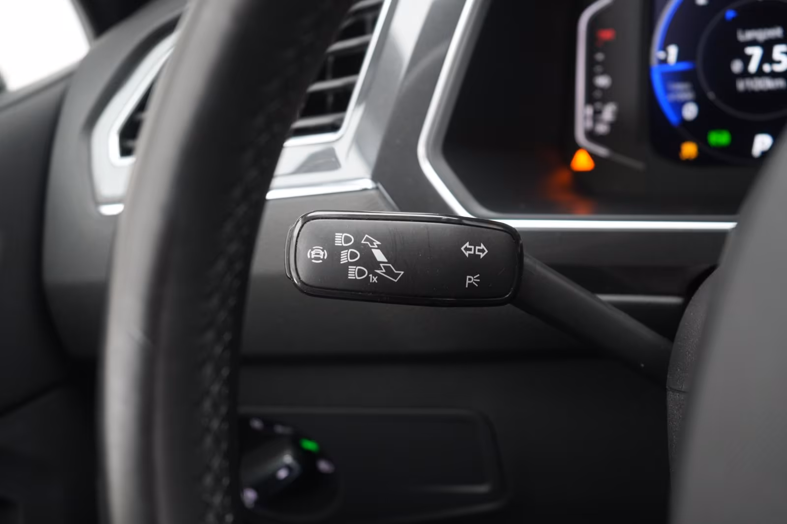 (B-373) Volkswagen Tiguan Allspace 2.0 TDI SCR 4Motion DSG R-Line - Image 20