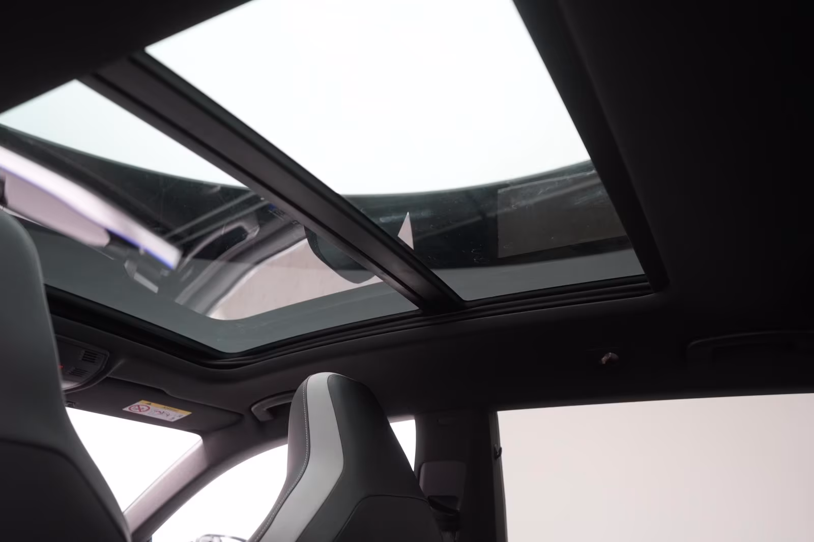 (B-605) Volkswagen Arteon Shooting Brake 2.0 TDI 4Motion DSG R-Line - Image 11