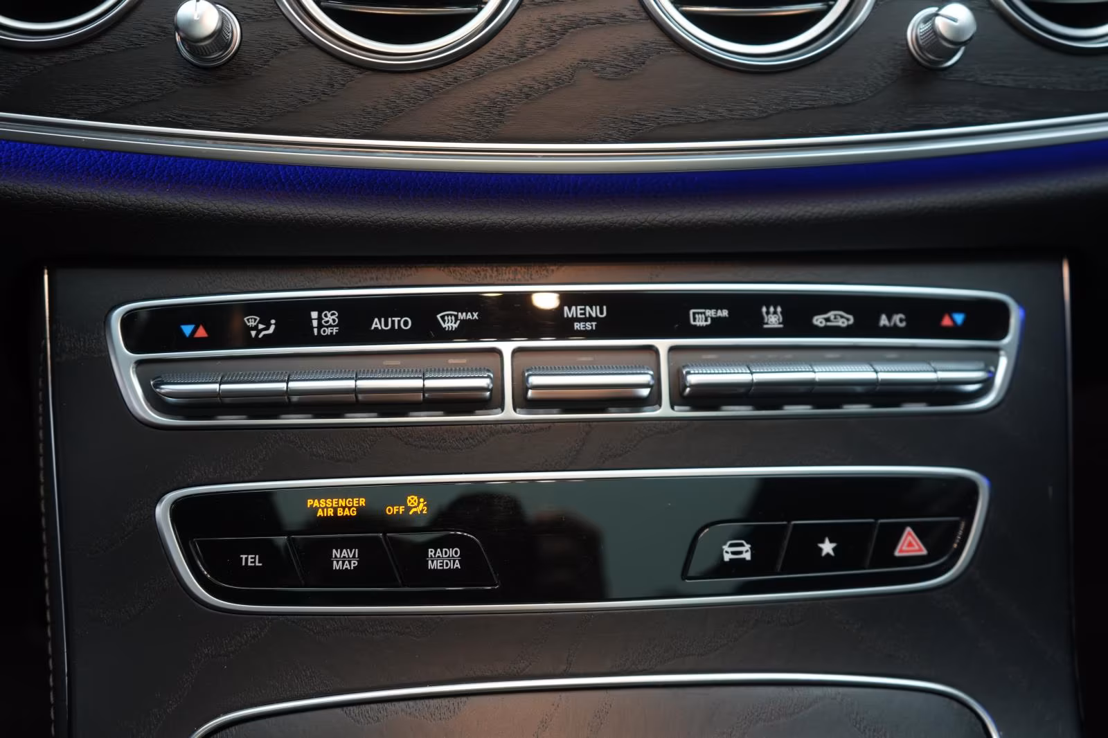 (B-141) Mercedes-Benz(Hybrid) E 300 de T 9G-Tronic AMG Distronic/Kamera/Pano - Image 20
