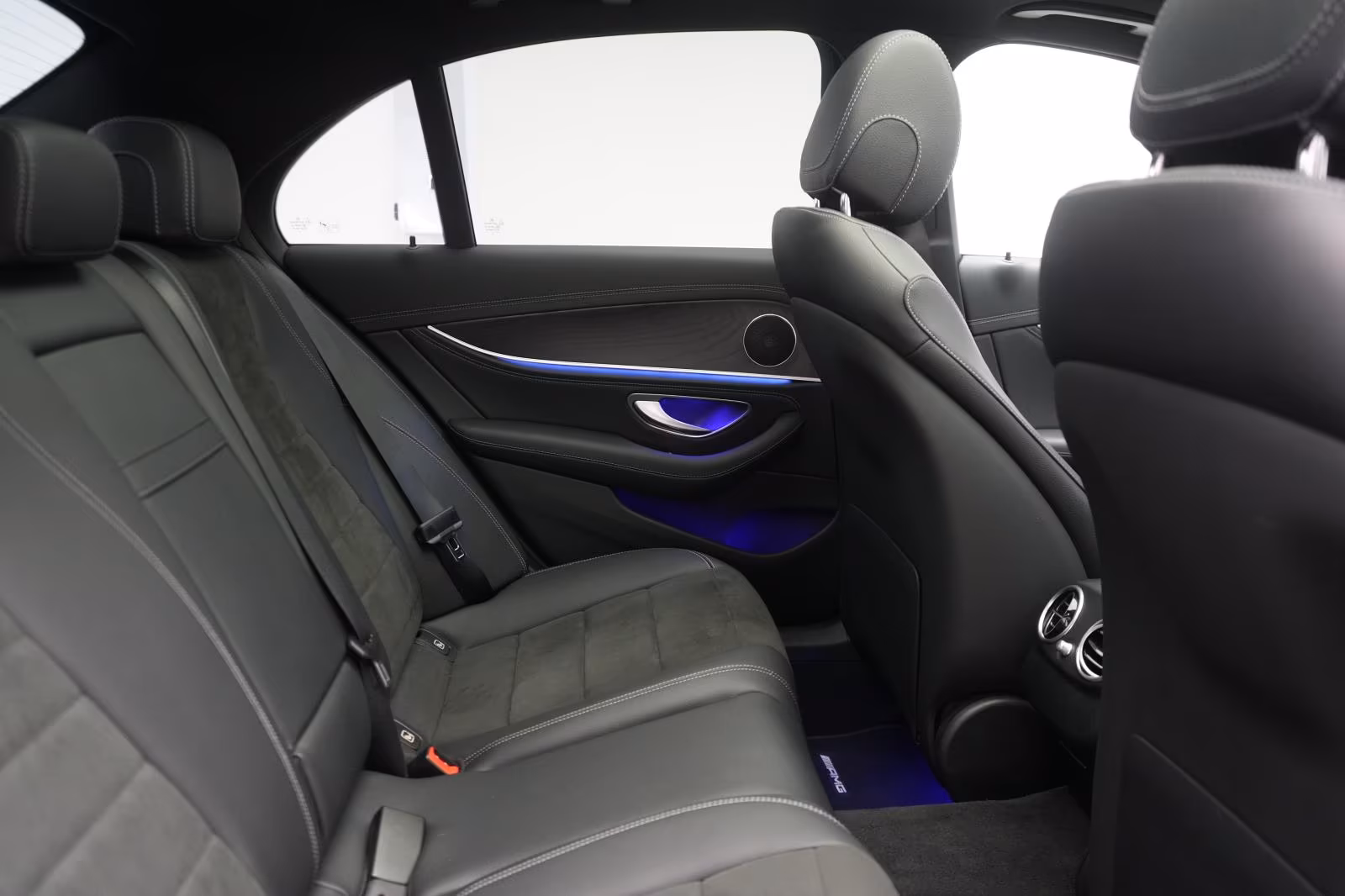 (B-355) Mercedes-Benz(Hybrid) E 300 de 9G-Tronic AMG Distronic/Kamera/Pano/L - Image 11