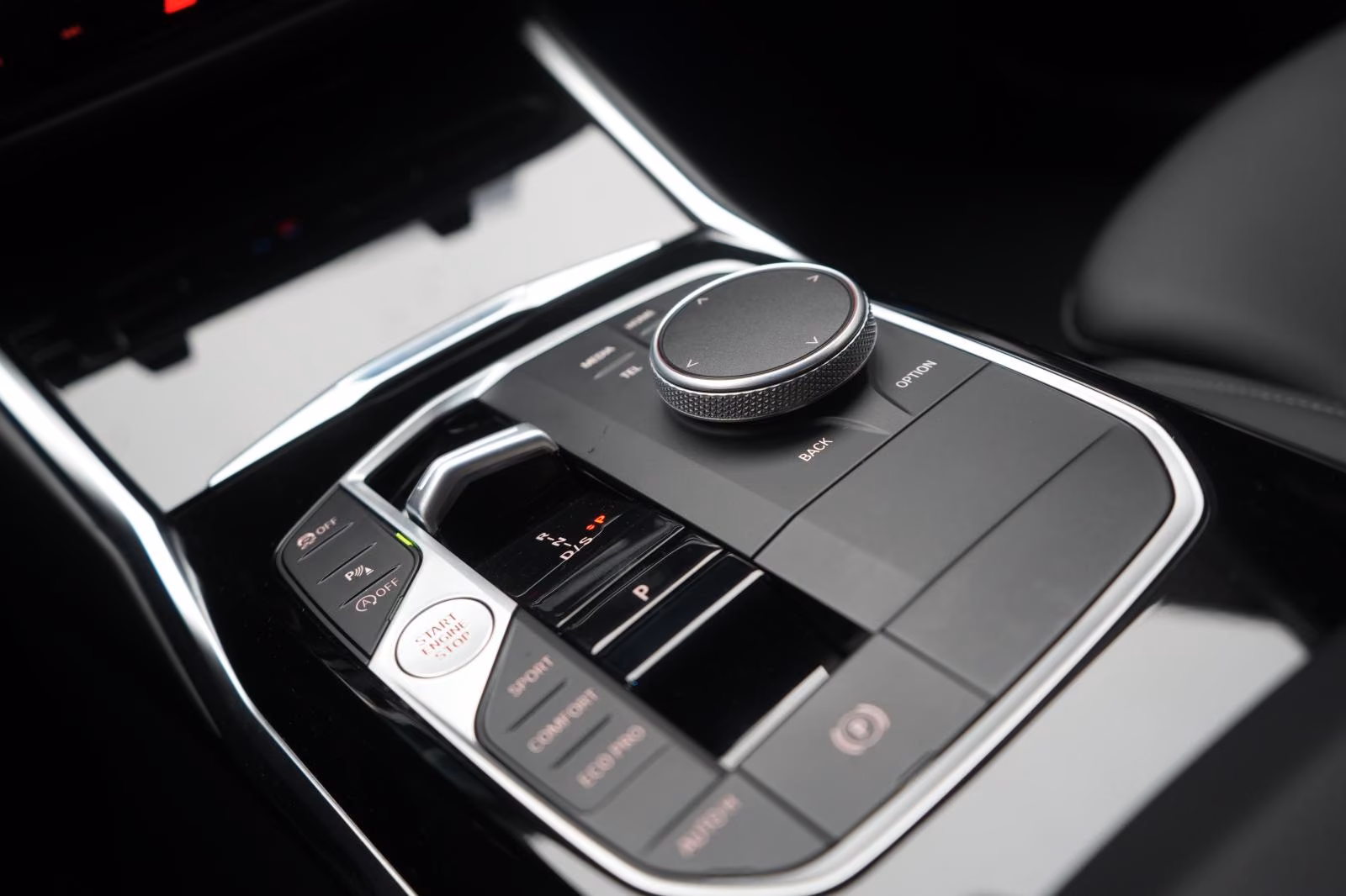 (B-425) BMW 320 i Leder/Temp/Hifi/Wide/CarPlay/Lane - Image 22