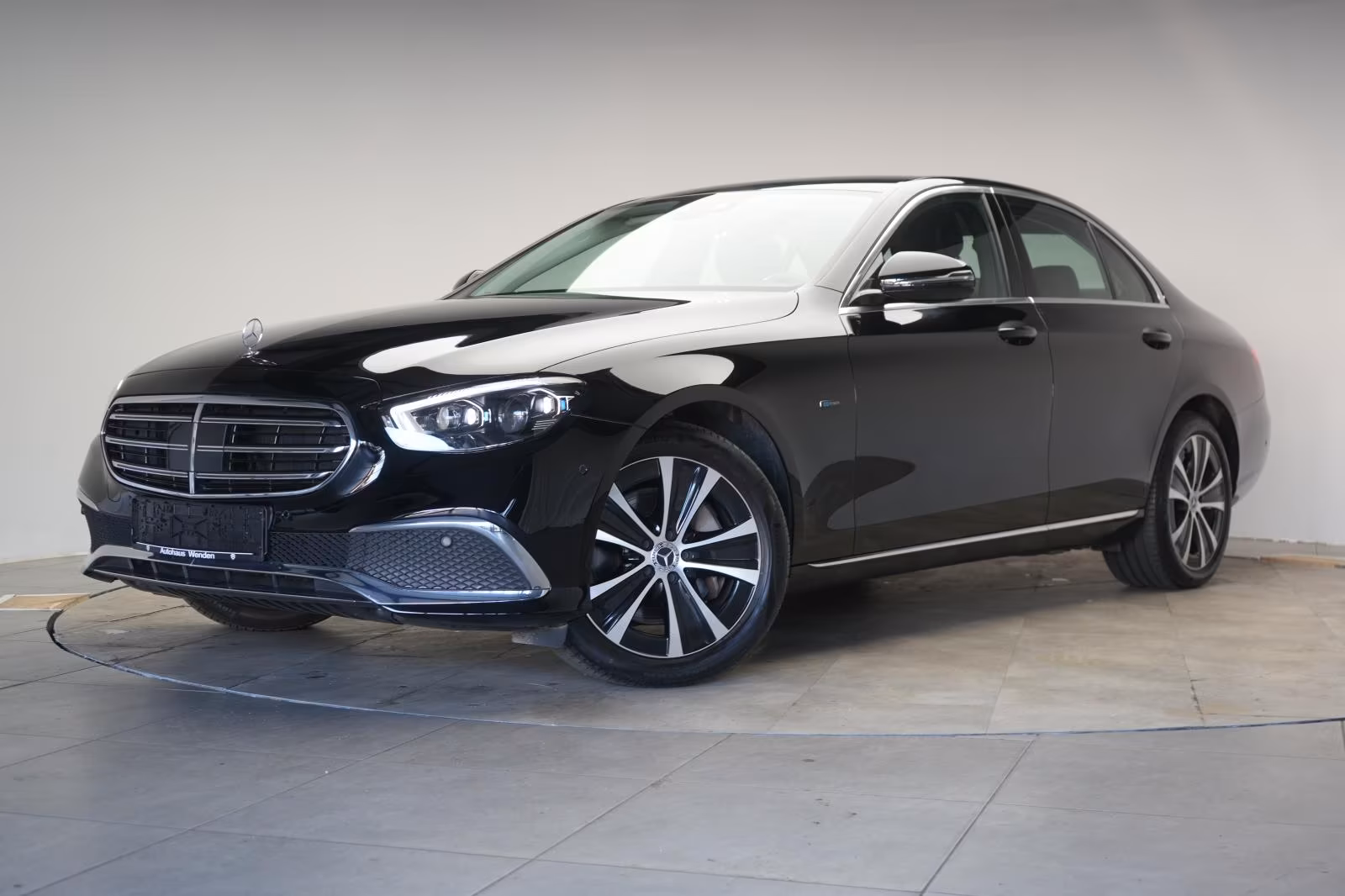 (B-128) Mercedes-Benz(Hybrid) E 300 de 9G-Tronic Exclusive Leder/Distronic/Ka - Image 3