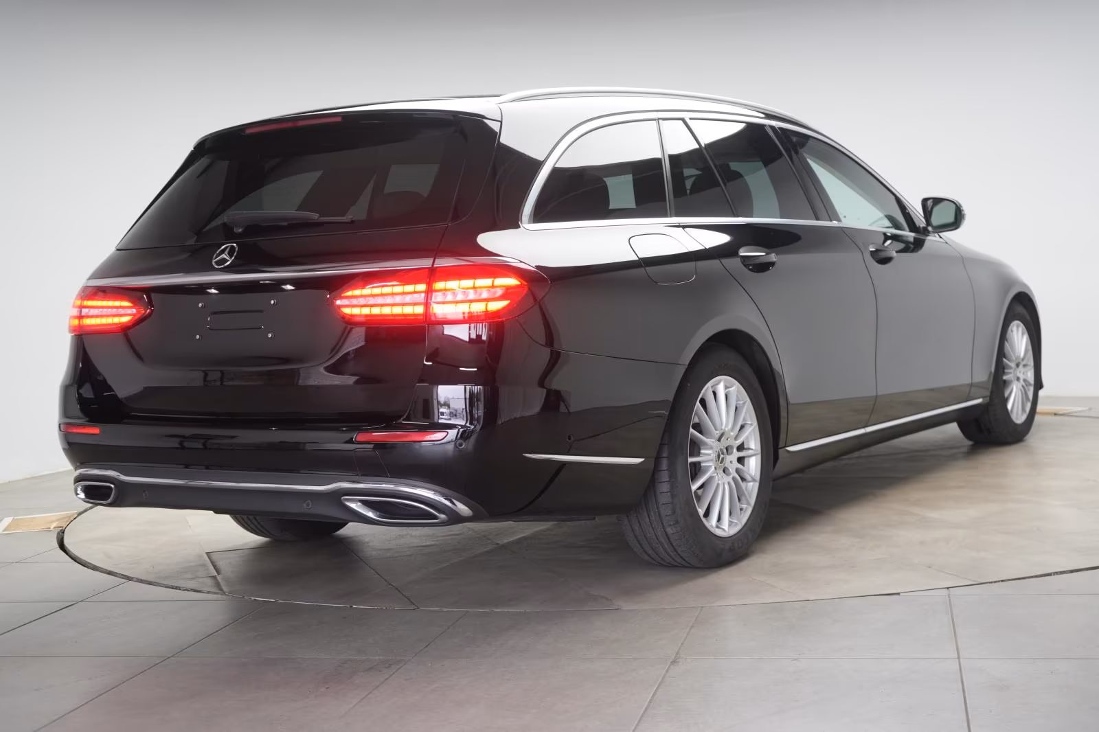 (B-541) Mercedes-Benz E 220 d T 9G-Tronic Navi/Temp/Kamera/AHK/ - Image 5