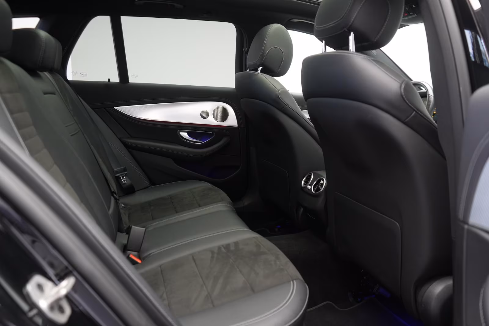 (B-468) Mercedes-Benz(Hybrid) E 300 de T 9G-Tronic AMG Distronic/Kamera/Pan - Image 11