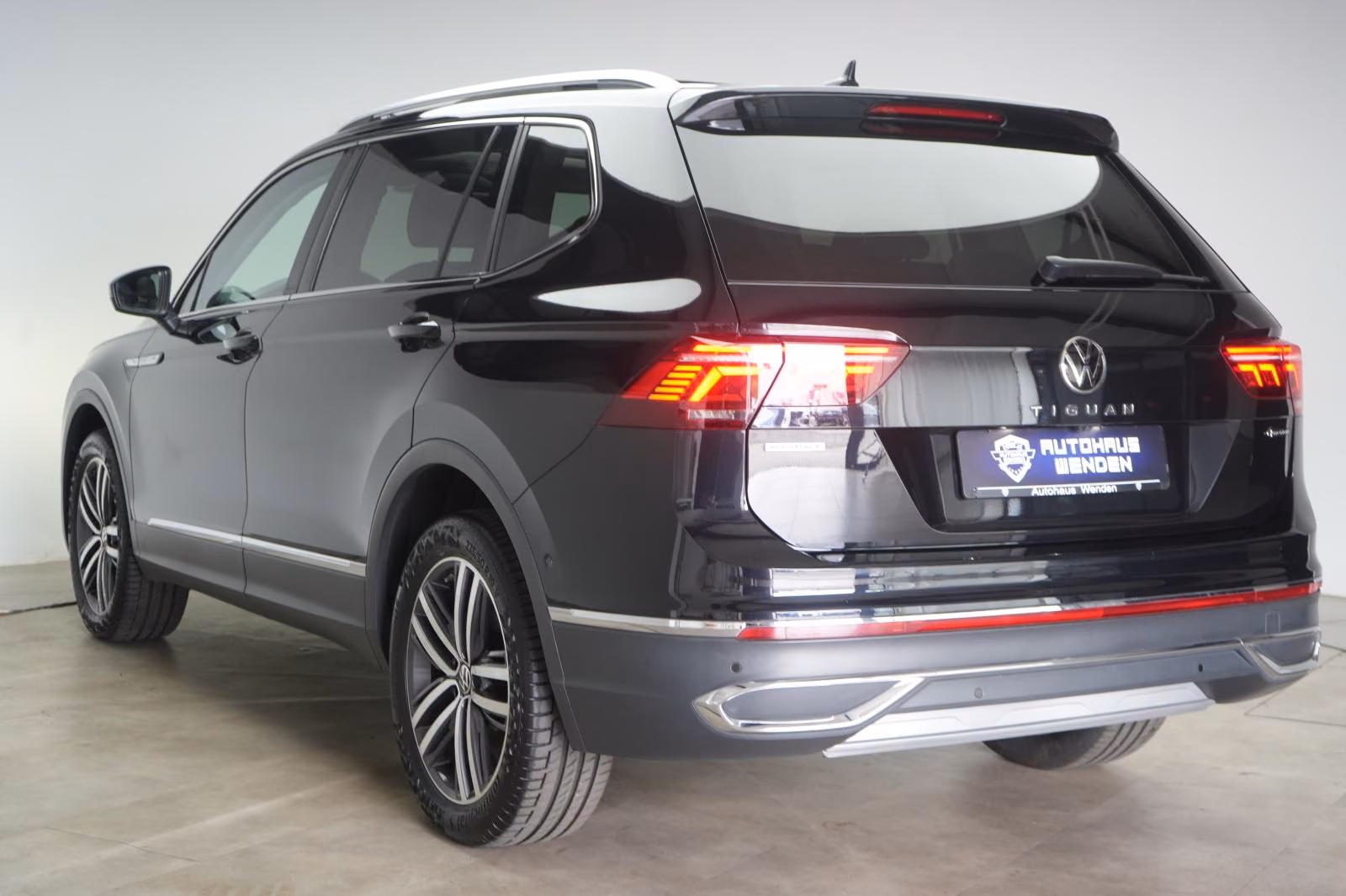 (B-288) Volkswagen Tiguan Allspace 2.0 TDI 4Motion Elegance STHZ/Pa - Image 4