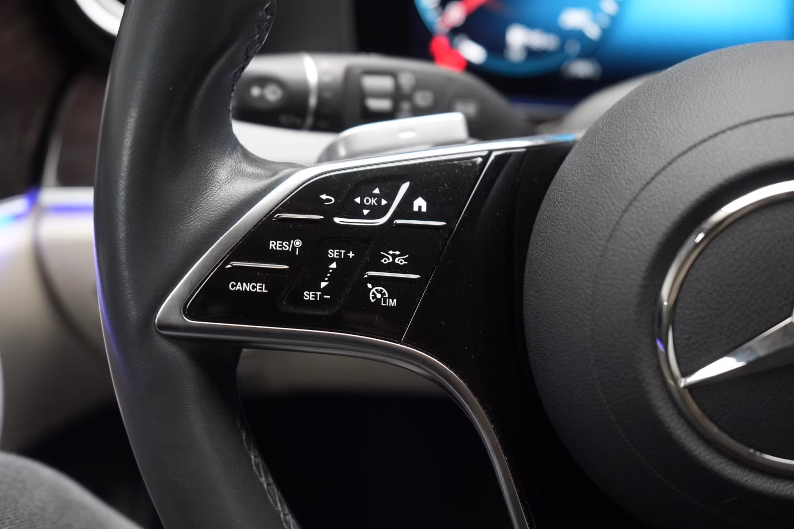(B-349) Mercedes-Benz(Hybrid) E 300 de T 9G-Tronic AMG Leder/Distronic/Kamer - Image 24