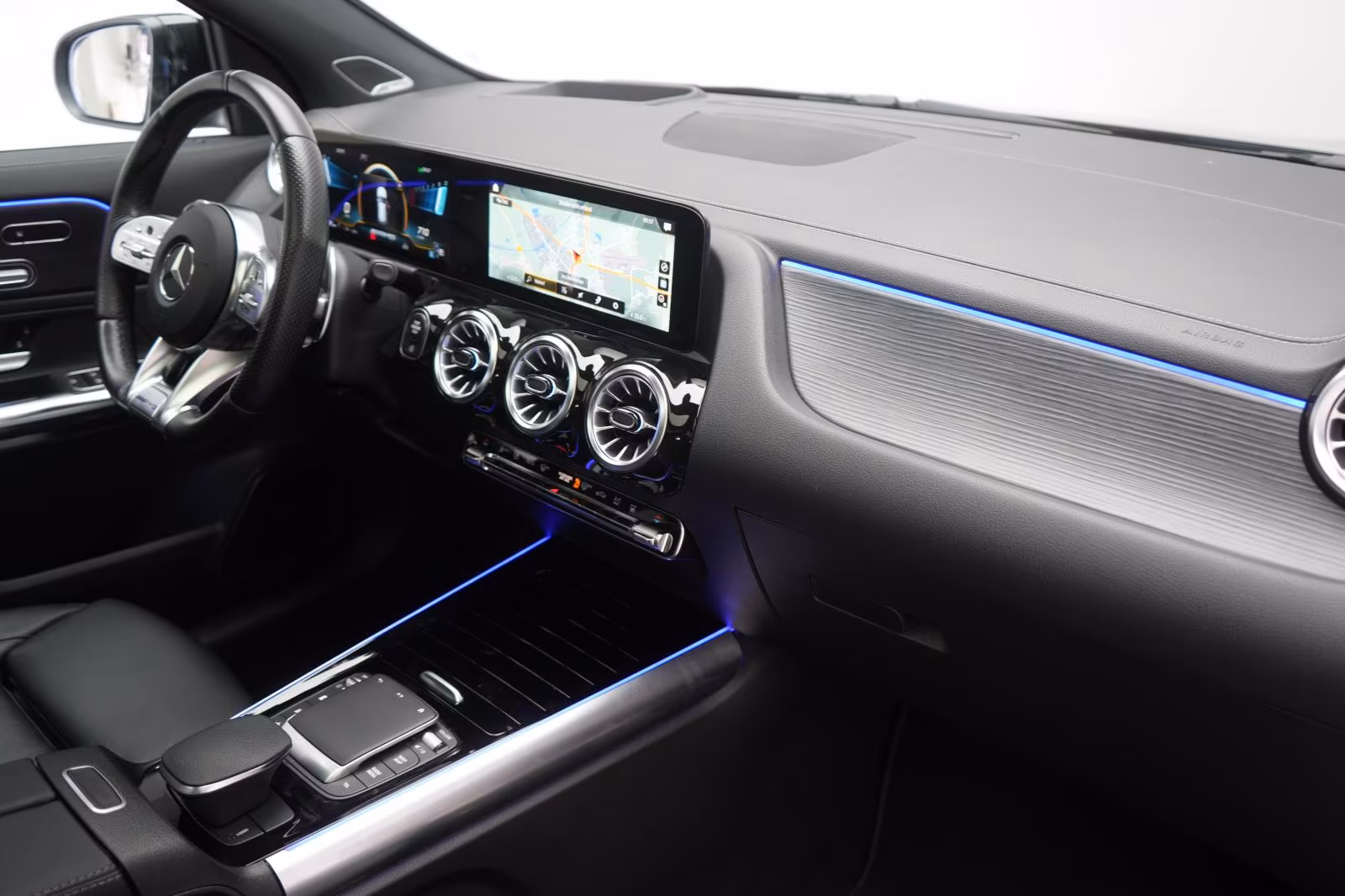 (B-086) Mercedes-Benz GLA 35 AMG 4Matic Pano/STHZ/HUD/360Kamera - Image 10