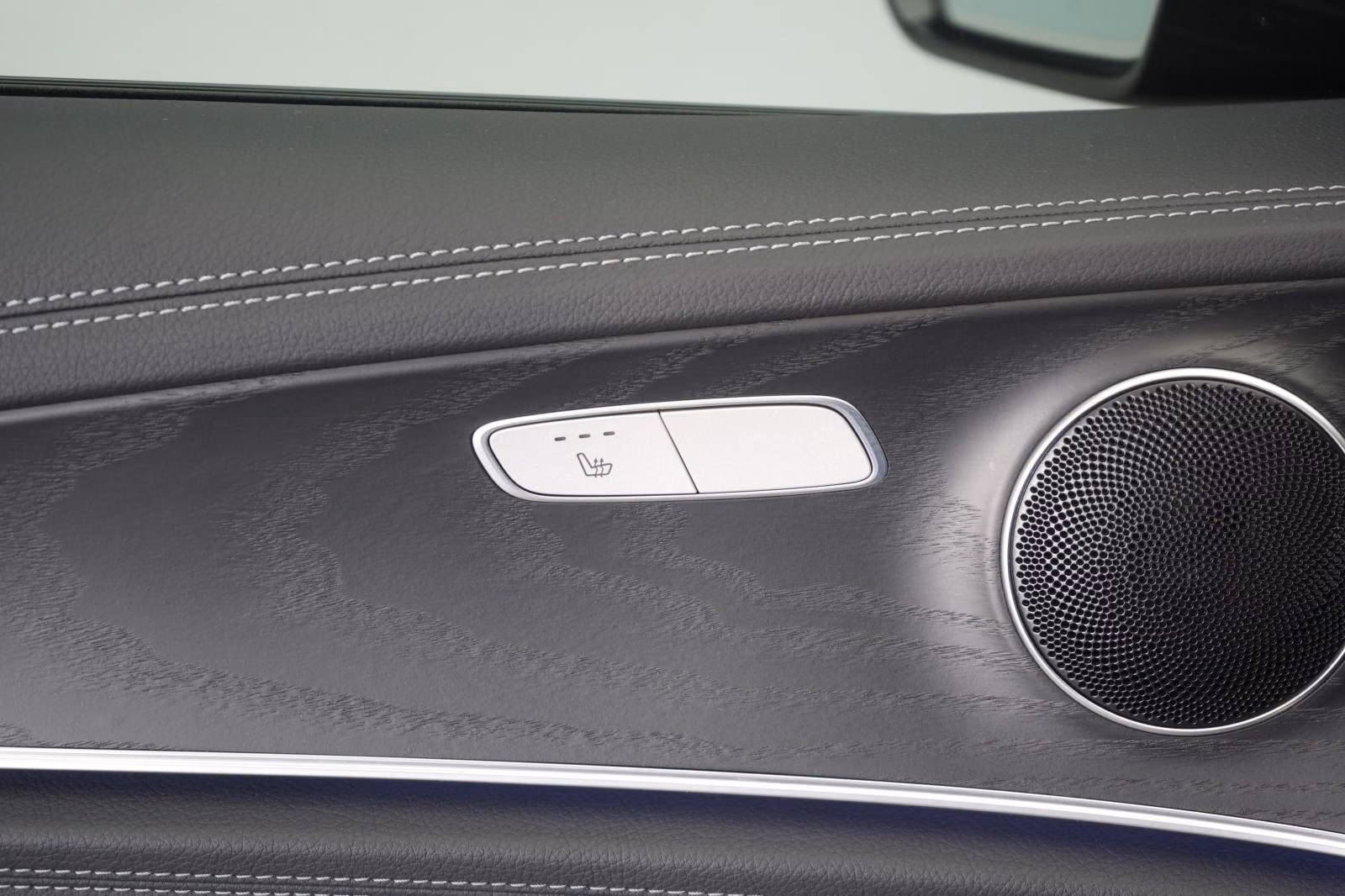 (B-150) Mercedes-Benz(Hybrid) E 300 e T AMG Distronic/Kamera/Pano/Carplay/Lane - Image 12