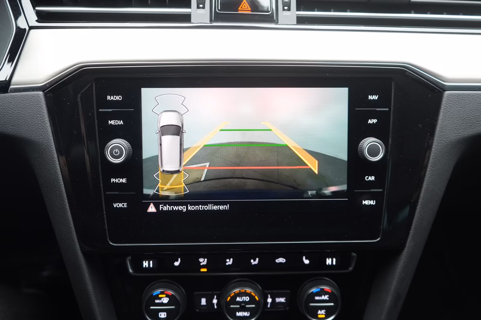 (B-313) Volkswagen Passat Variant 2.0 TDI DSG 4Motion Elegance R li - Image 19