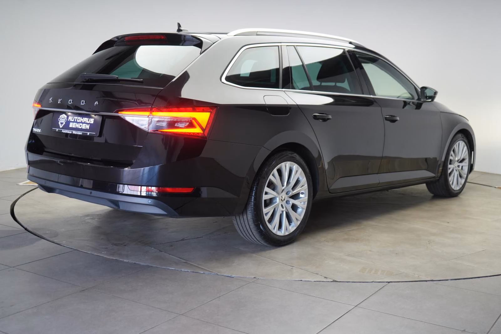 (B-612) Skoda Superb 2.0 TDI DSG ACC/Kamera/Pano/Virtual/Lane - Image 4