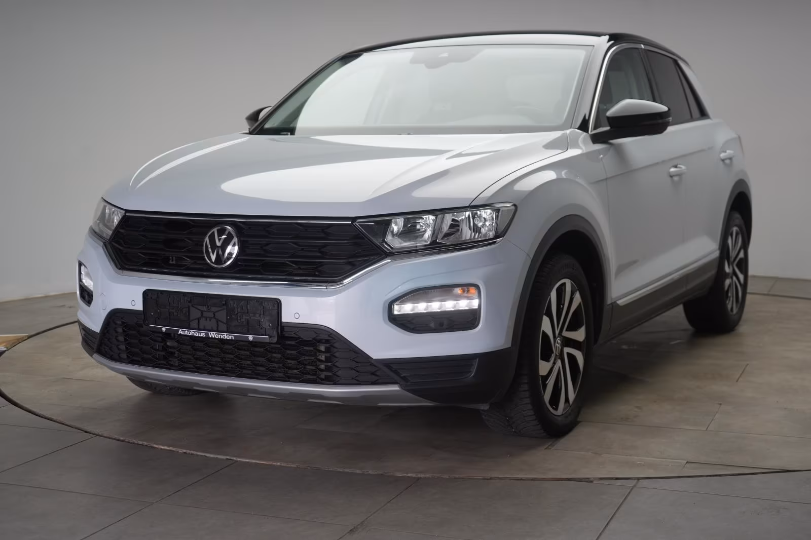 (B-264) Volkswagen T-Roc 1.5 TSI DSG Active CarPlay/ACC/Lane/AHK - Image 3