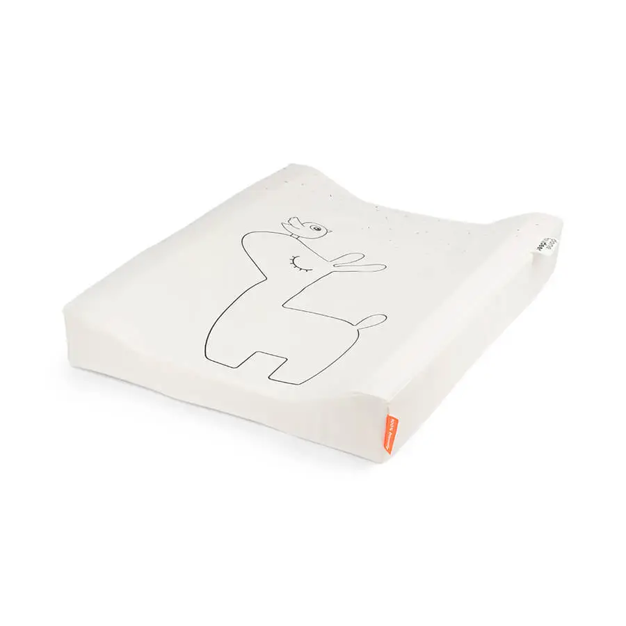 DONE BY DEER Omyvatelná prebaľovacia podložka Lalee - piesková