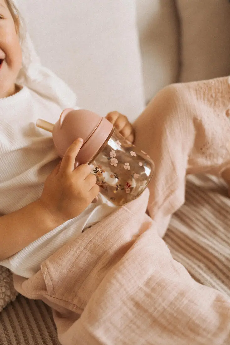 Elodie Details 2 in 1 Učiaci hrnček s ťažítkom  - Vintage Florals