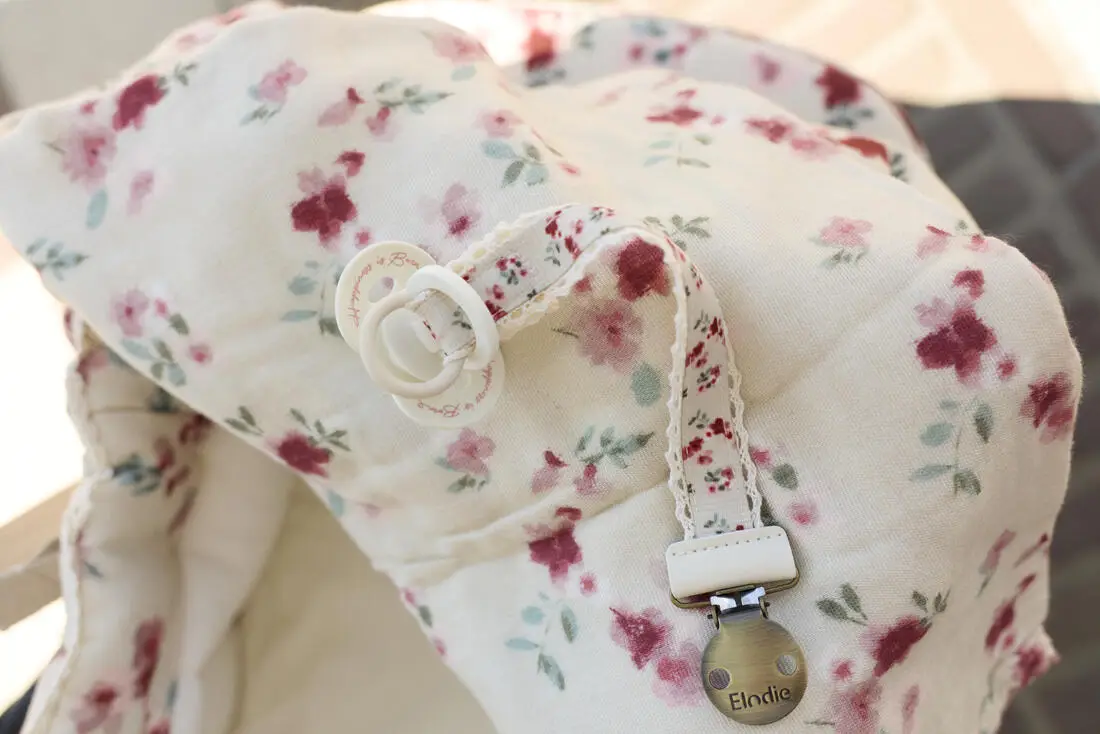 Elodie Details Klip na cumlík - Vintage Florals