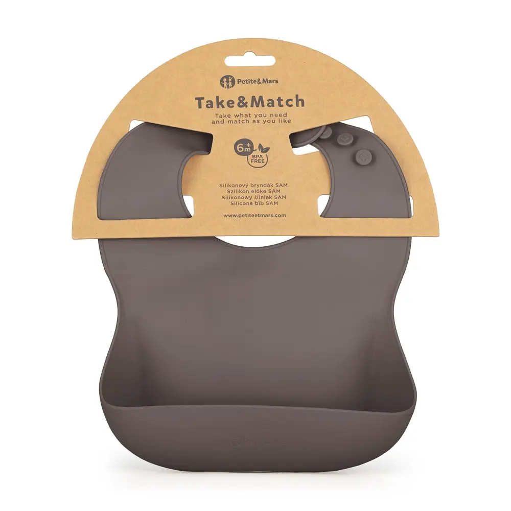 PETITE&MARS Podbradník silikónový Take&Match Bitter Cocoa 6m+