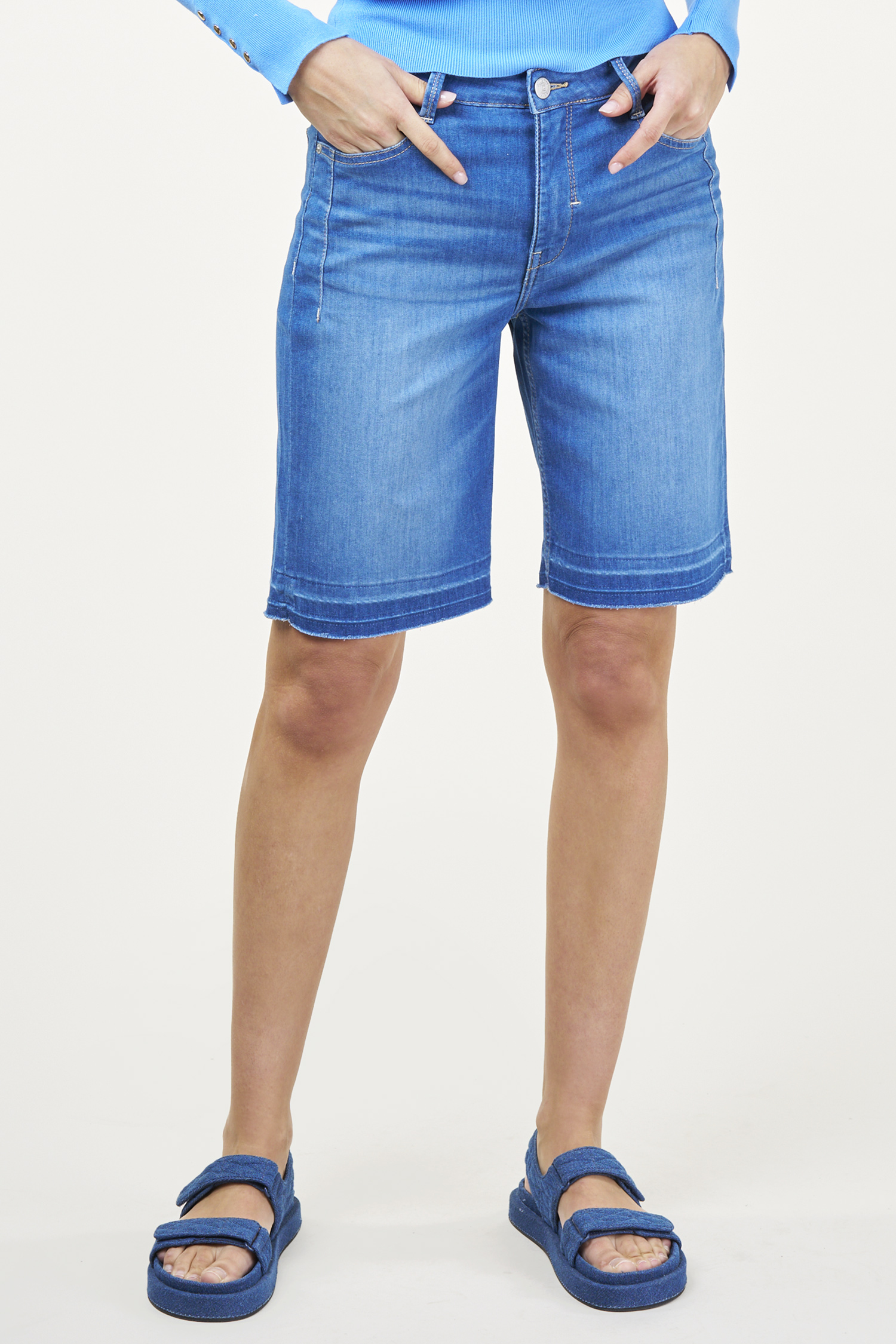 Judy short wide leg - light denim female