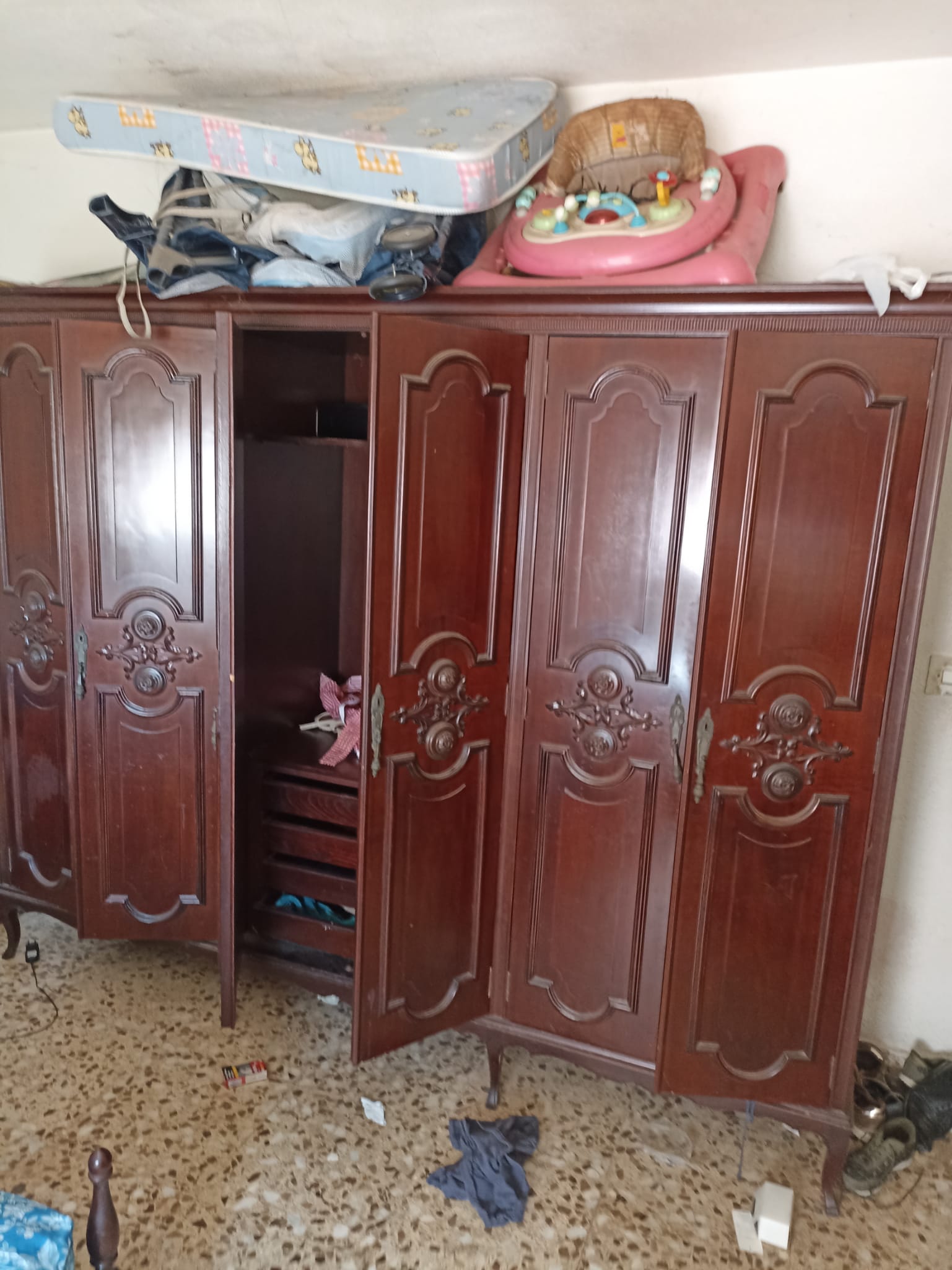 Deshacerse de los muebles viejos y trastos en Vallirana: ¿Cuánto tiempo se tarda y cómo hacerlo de manera eficiente?