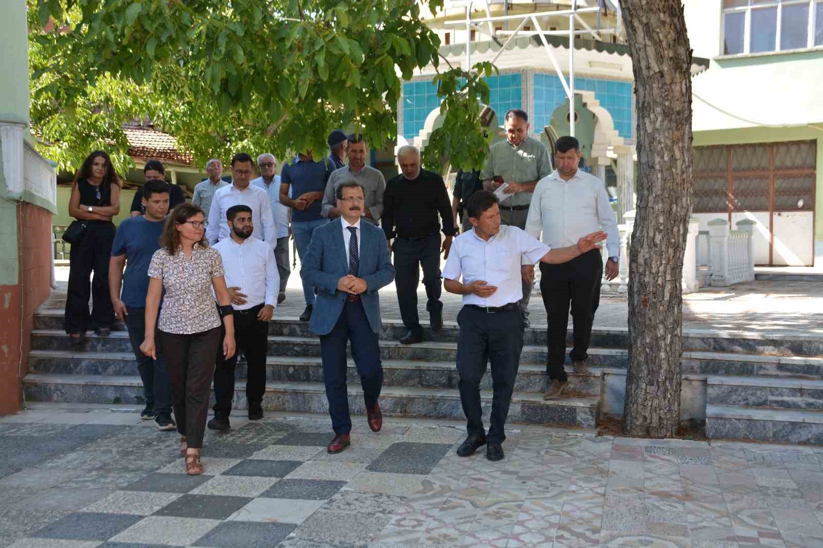 Salihli Kaymakamı Güldoğan, 3 mahallede talepleri dinledi