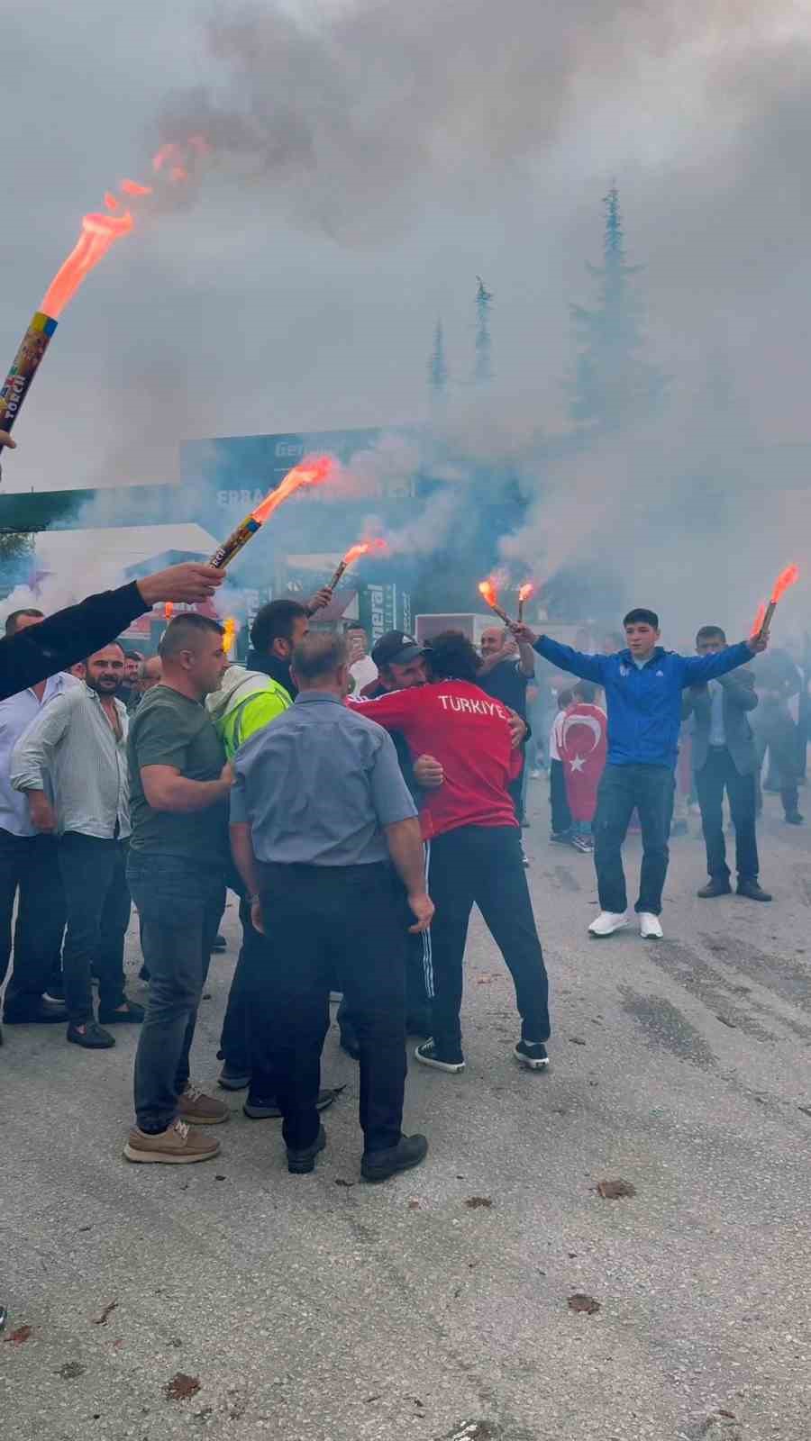 Akdeniz Oyunları şampiyonu Ahmet Duman memleketinde coşkuyla karşılandı