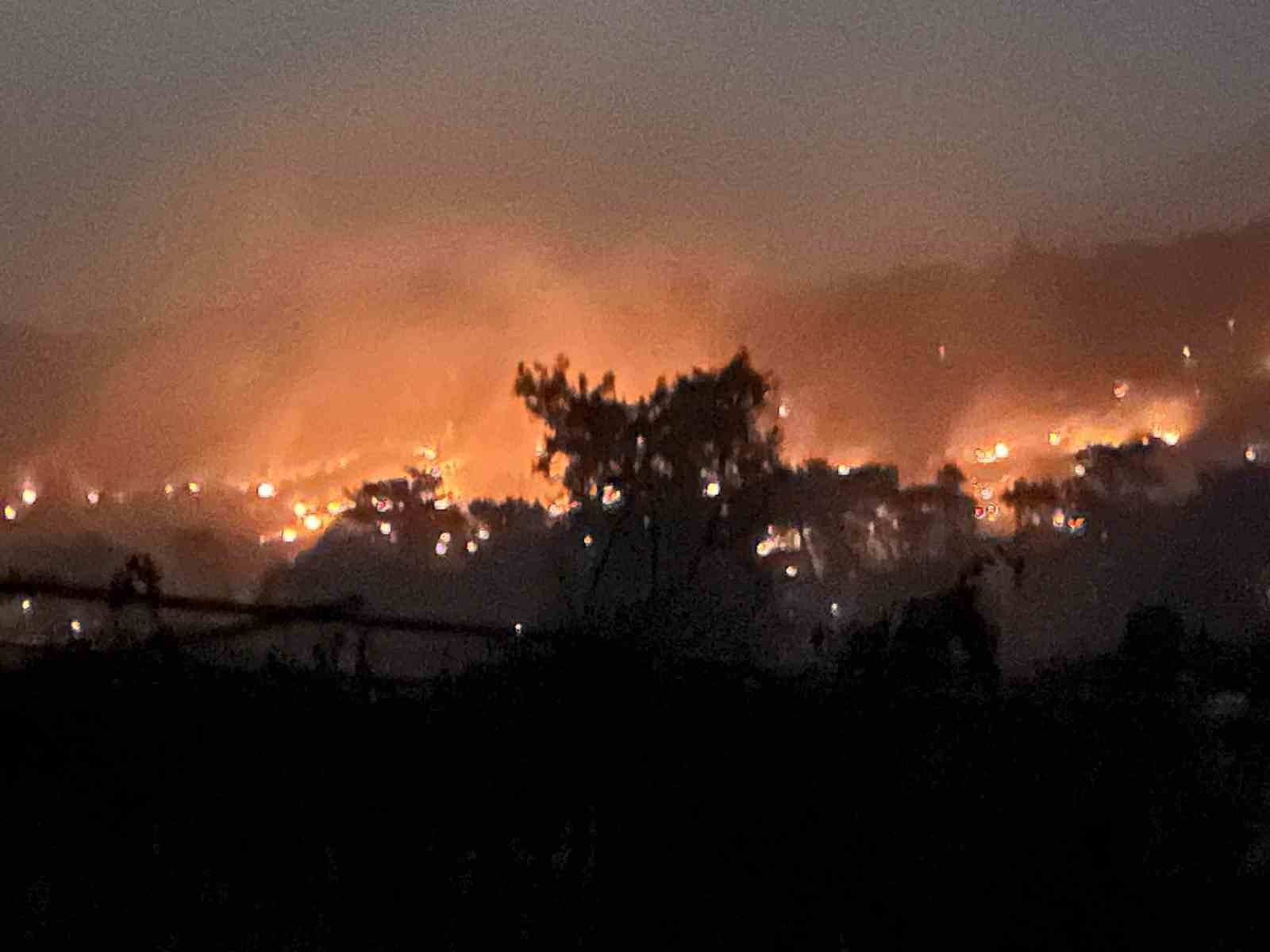 Yangında yemleri, iki ahırı yandı ve ineği telef oldu: 
