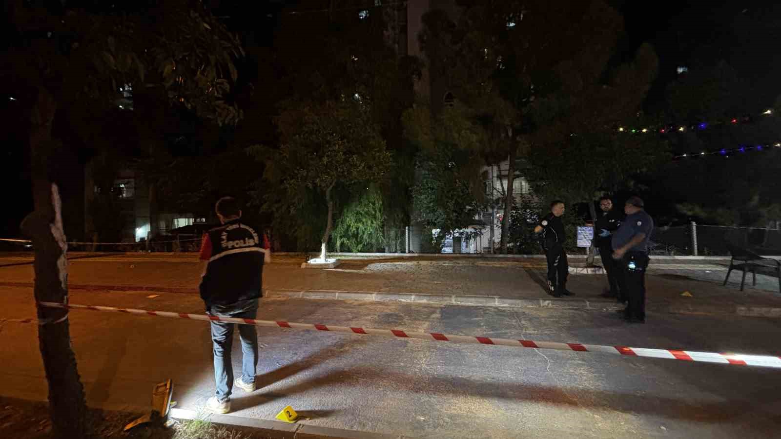 Kaldırımda yürürken silahlı saldırıda yaralandı