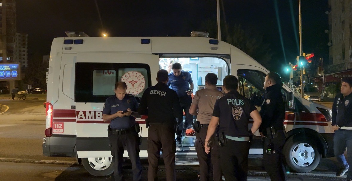 Tramvaya binen yaralı, kavga sonrası hastaneye kaldırıldı