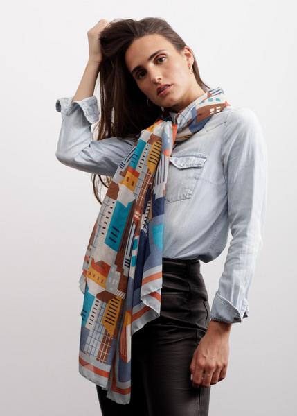 Softer Modern Art-Schal aus recyceltem Polyester