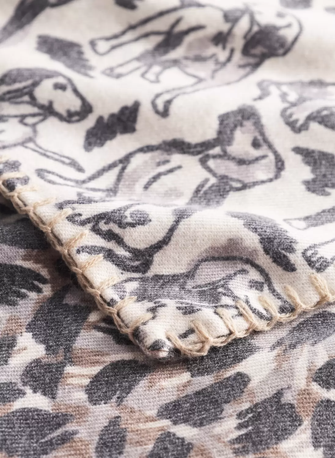 PRINTED TRIANGLE POLYESTER/VISCOSE