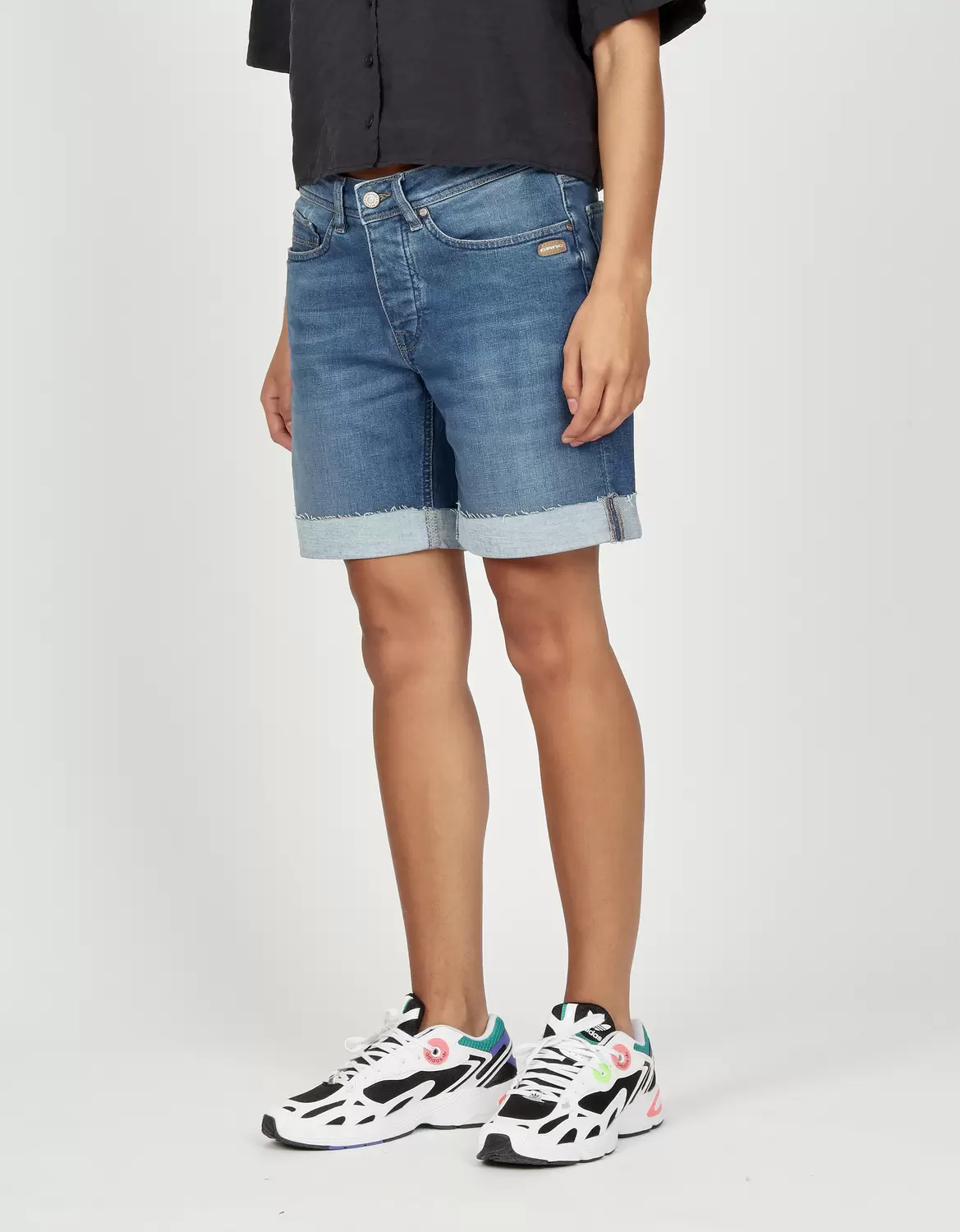 94NICA SHORTS  - boyfriend fit