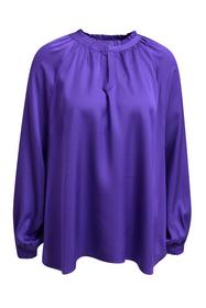 Blouse w V-neck and ruffels and gathering at neck and raglan slee