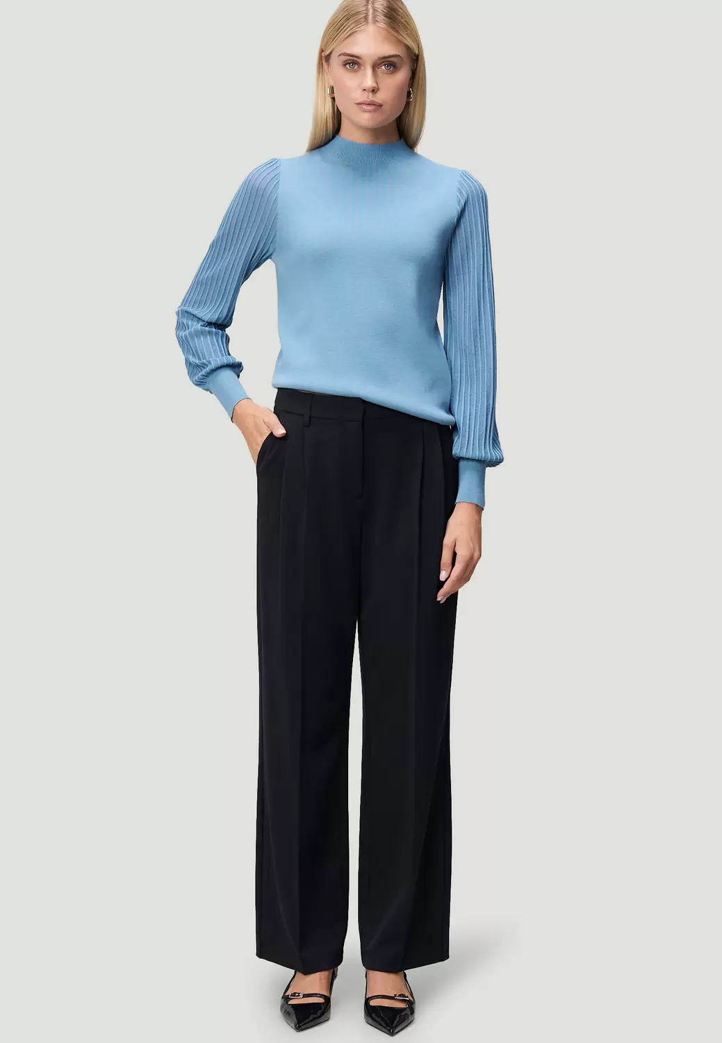 Strickpullover mit transparenten Ärmeln