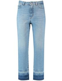 Jeans mit Used-Effekten am Saum