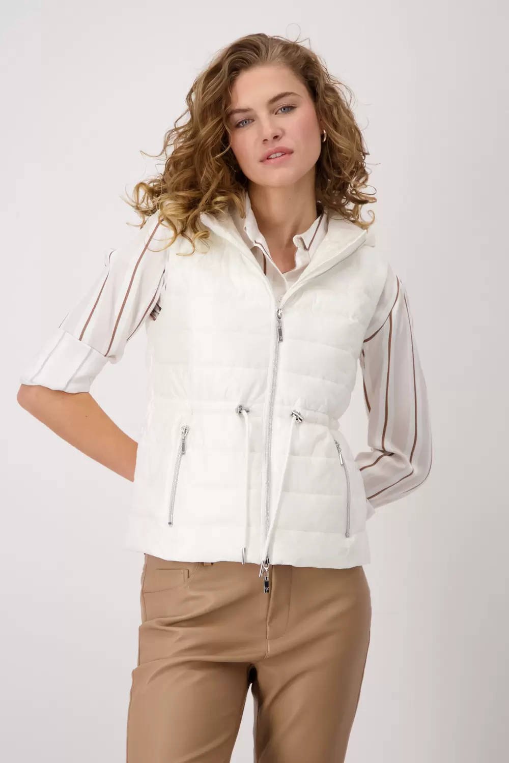 Beige (creamy beige)