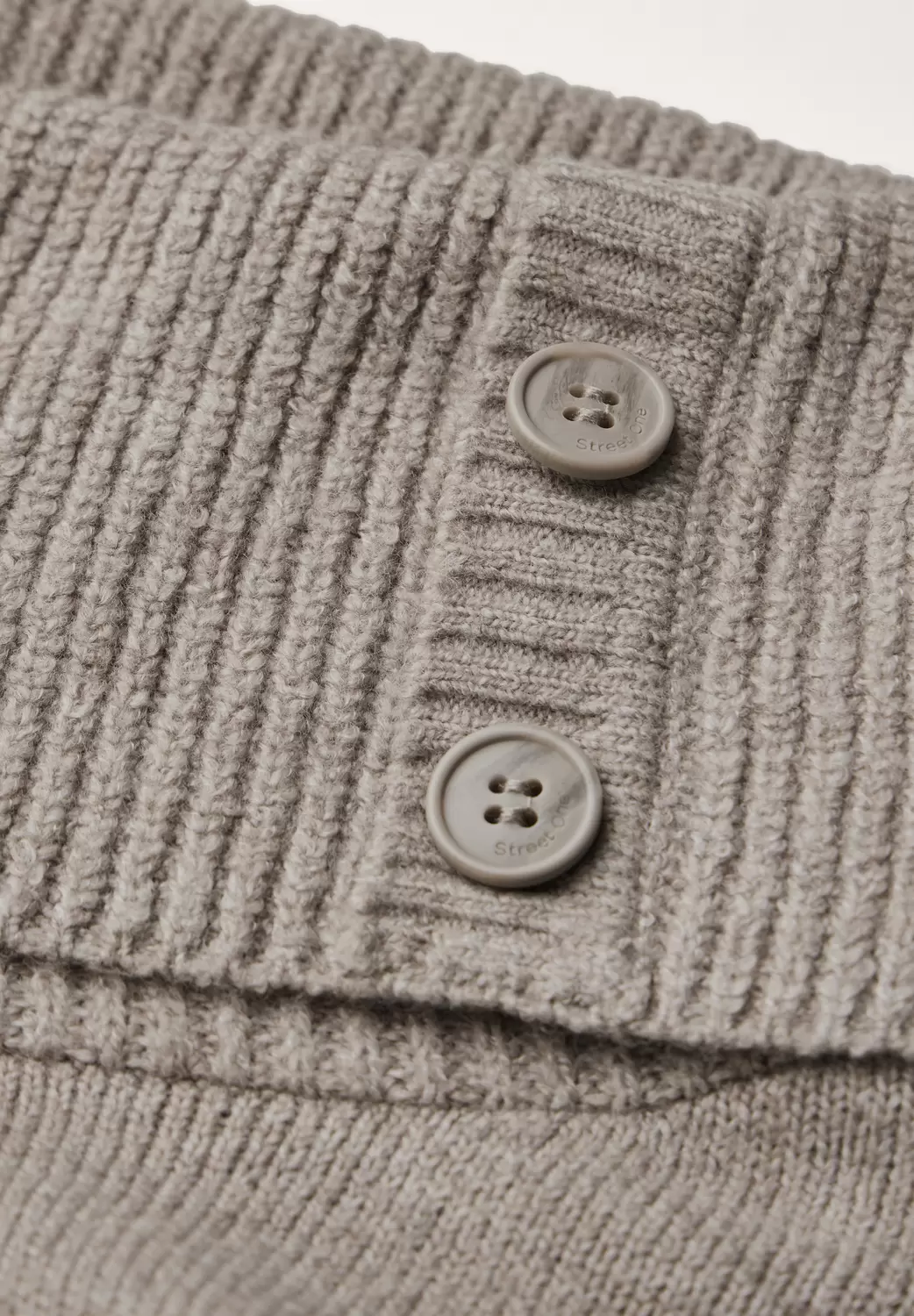 Feinstrickkleid Mit Knöpfen – Wunderschön Mode