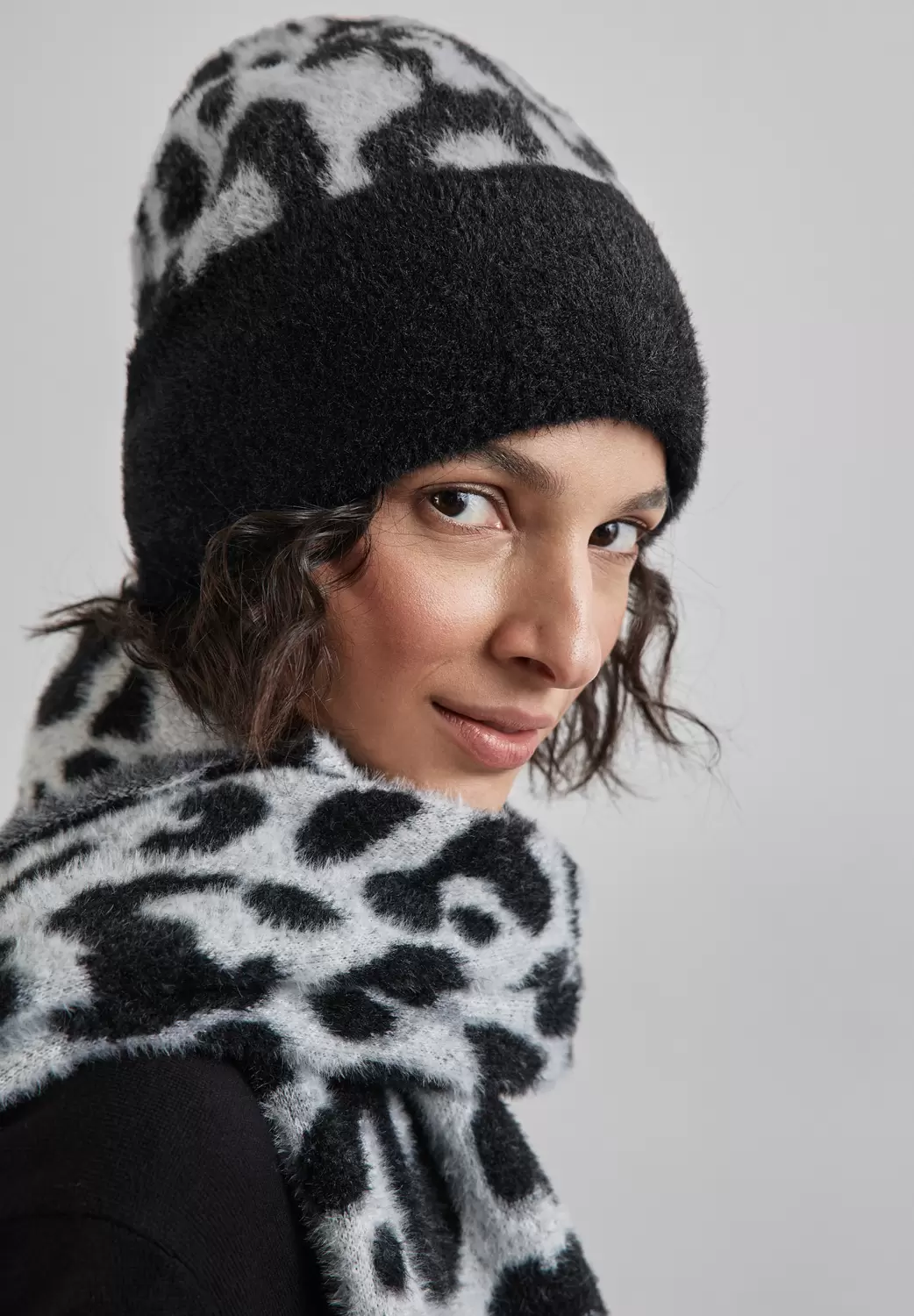 Leo-Beanie