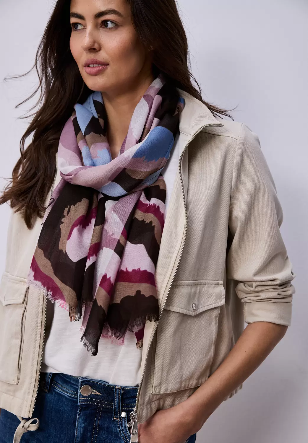 Schal mit Multicolor Muster und Wording