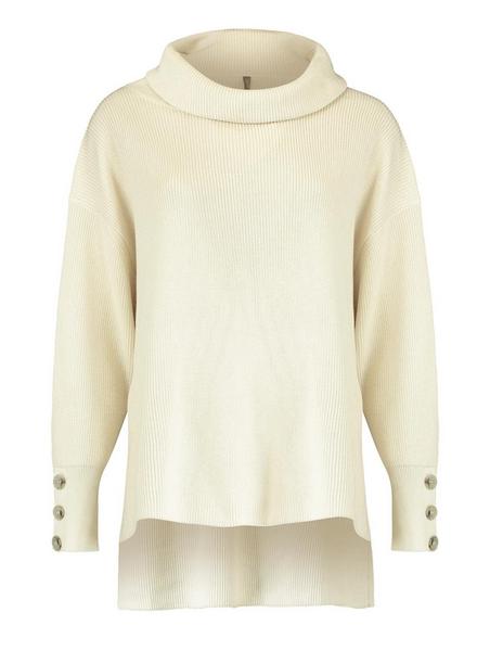 Modell: Pullover Neyla