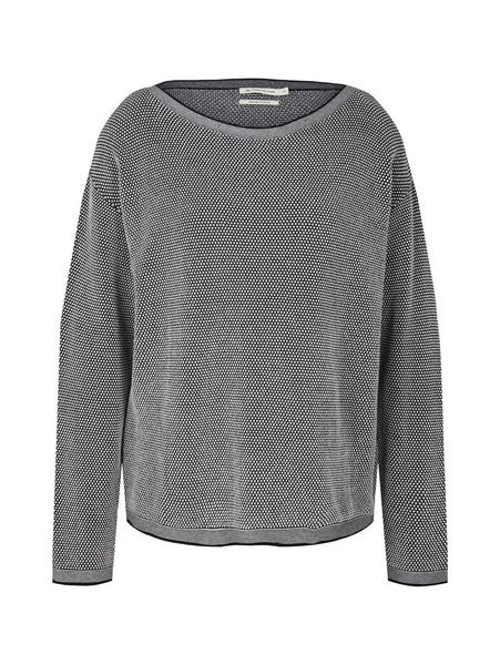 Knit pullover with structure